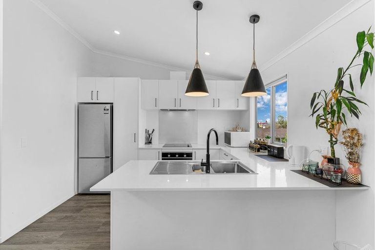 Photo of property in 13d Sealord Place, Clendon Park, Auckland, 2103