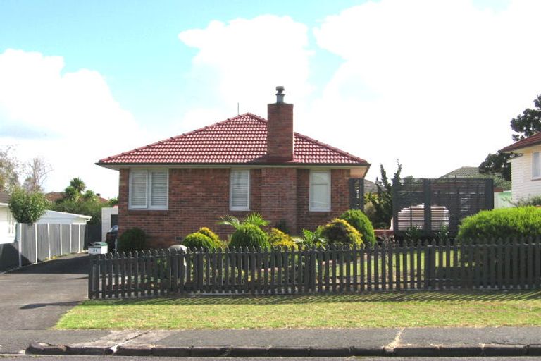 Photo of property in 21 Essex Street, Te Atatu South, Auckland, 0610