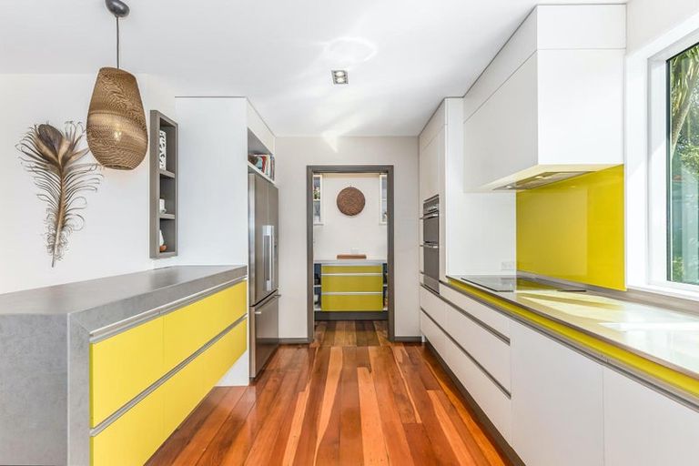 Photo of property in 21 Paekakariki Hill Road, Pauatahanui, Porirua, 5381