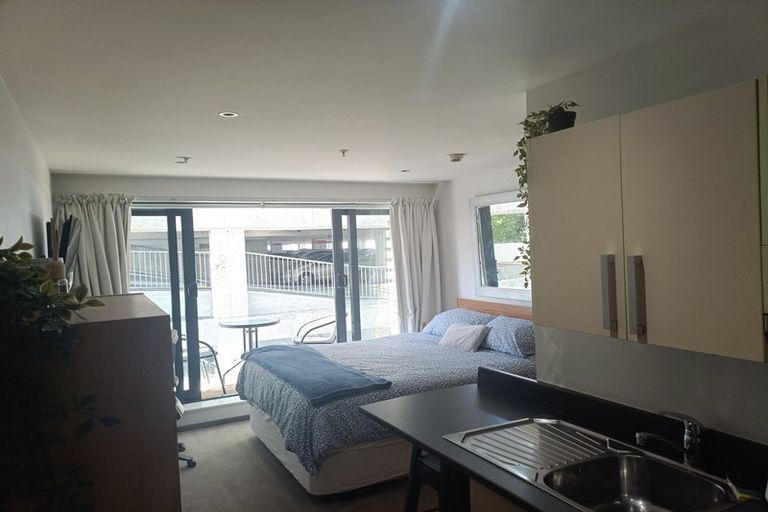 Photo of property in Dual Apartments, 108/142 Vivian Street, Te Aro, Wellington, 6011