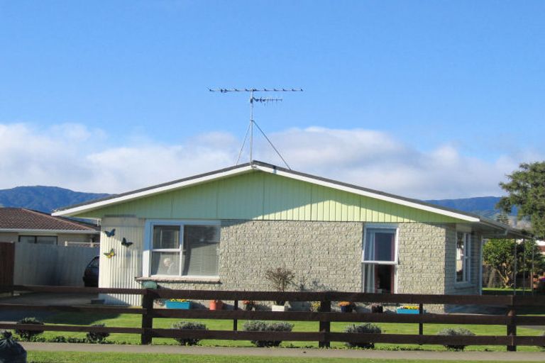 Photo of property in 38 Te Rauparaha Street, Otaki, 5512