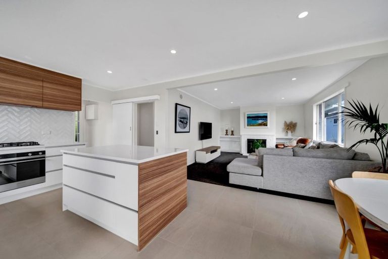 Photo of property in 27 Wairau Road, Oakura, 4314