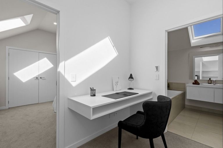 Photo of property in 27 Double Cone Road, Jacks Point, Queenstown, 9371