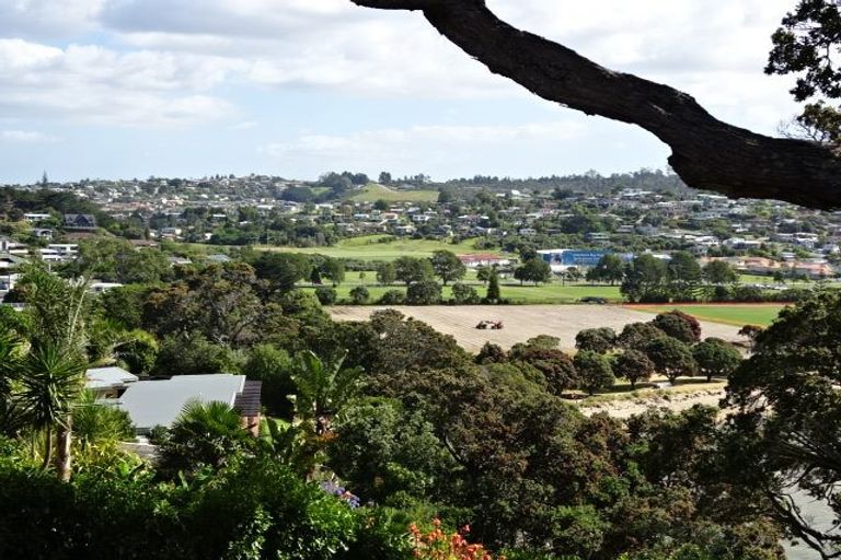 Photo of property in 36 Ardern Avenue, Stanmore Bay, Whangaparaoa, 0932