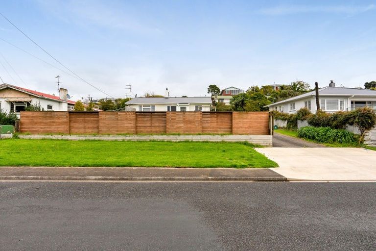 Photo of property in 16 Alberta Road, Glen Avon, New Plymouth, 4312