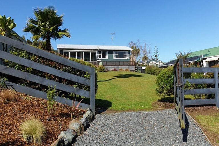 Photo of property in 9 Whaka Street, Maungaturoto, 0520