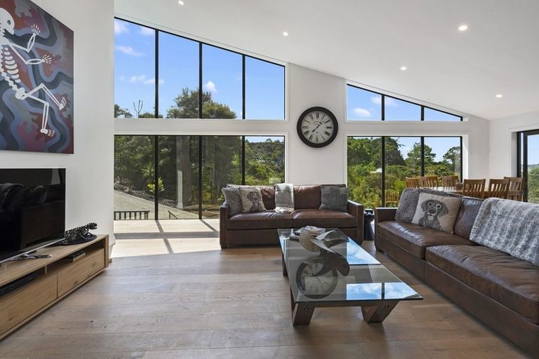 Photo of property in 393 Paremoremo Road, Paremoremo, Auckland, 0632