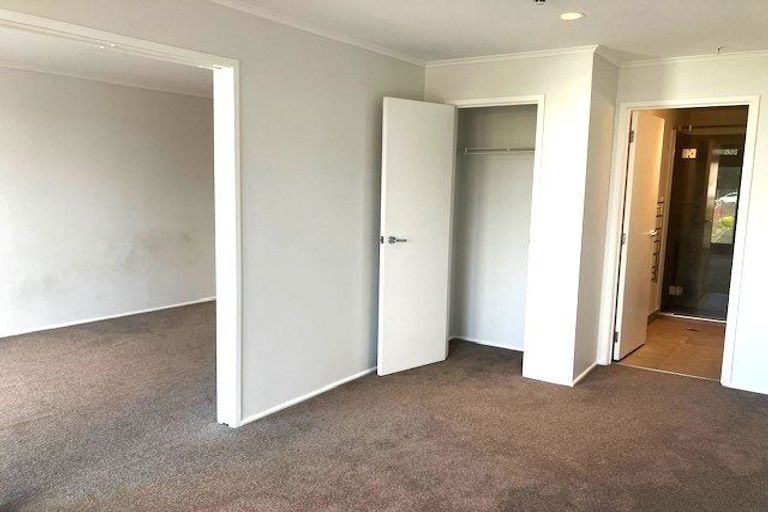 Photo of property in 16e/30 Westward Ho, Glen Eden, Auckland, 0602