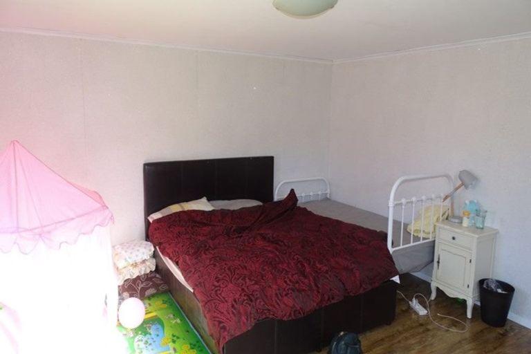 Photo of property in 11 Seddon Avenue, Papatoetoe, Auckland, 2104