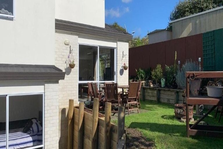 Photo of property in 1/17 Kells Place, Botany Downs, Auckland, 2010