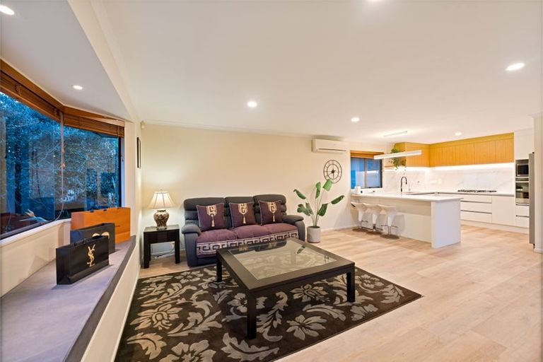 Photo of property in 35 Waimanu Bay Drive, Te Atatu Peninsula, Auckland, 0610