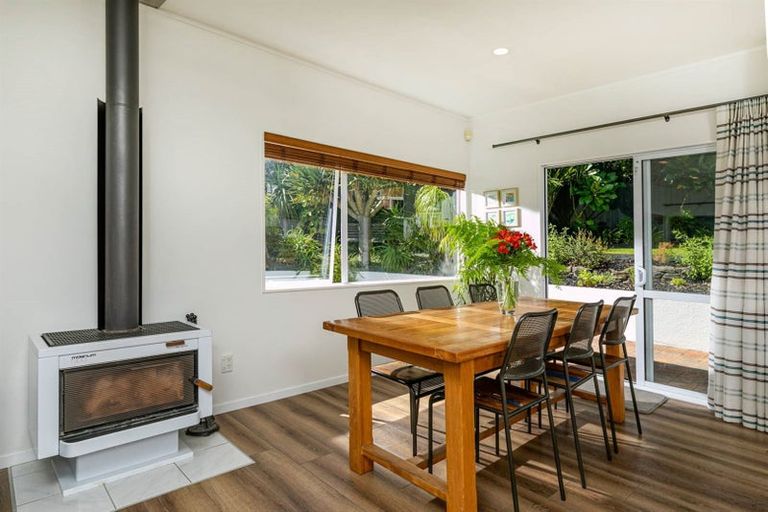 Photo of property in 32 Waipuia Place, Greenhithe, Auckland, 0632