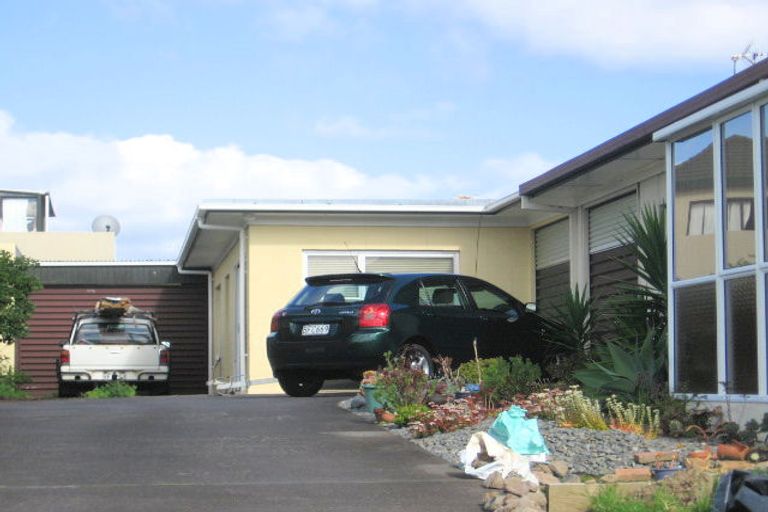 Photo of property in 2/5 Dowling Place, Pakuranga, Auckland, 2010