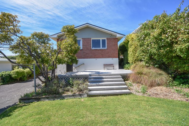 Photo of property in 112 Easther Crescent, Kew, Dunedin, 9012