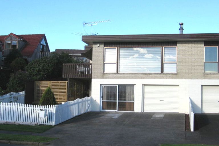 Photo of property in 74a Takutai Avenue, Half Moon Bay, Auckland, 2012