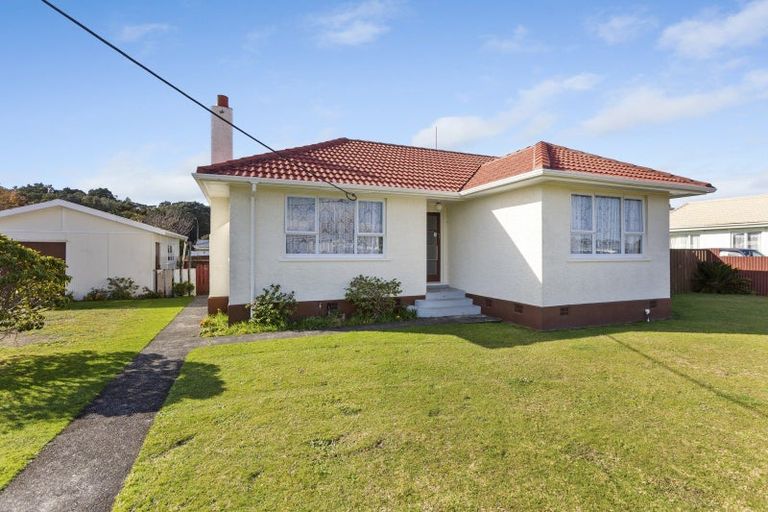 Photo of property in 40 Blake Street, Waitara, 4320