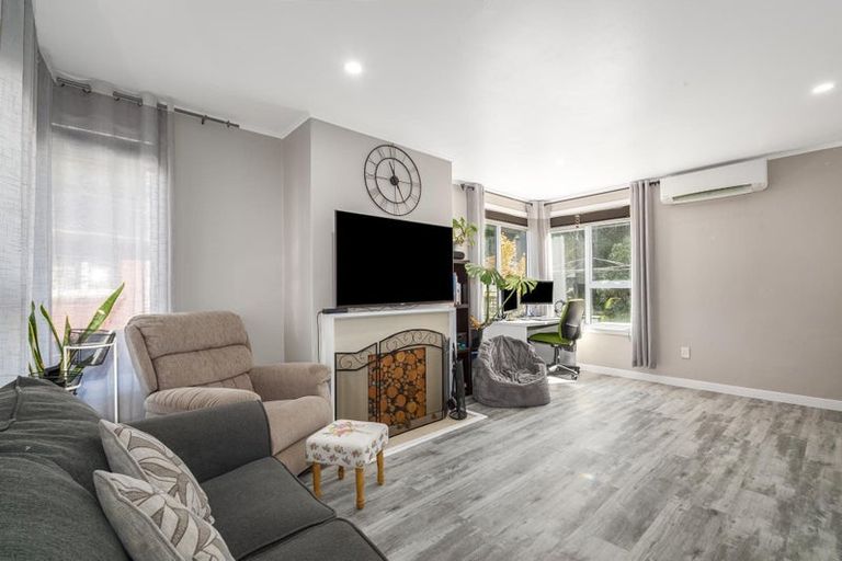 Photo of property in 112 Rangituhi Crescent, Takapuwahia, Porirua, 5022