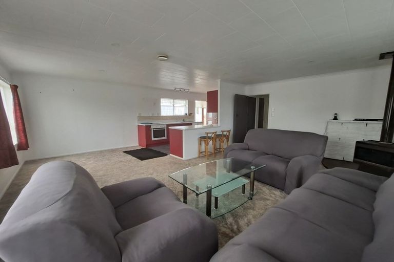 Photo of property in 81 Riversdale Drive, Merrilands, New Plymouth, 4312