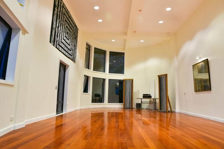 Photo of property in 442-454 Scenic Drive, Waiatarua, Auckland, 0612