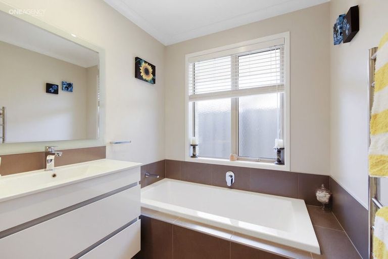 Photo of property in 14 Hakatere Road, Pegasus, 7612