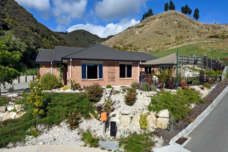 Photo of property in 19 Devenish Place, Atawhai, Nelson, 7010