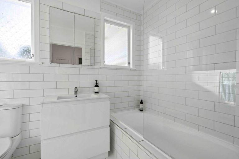 Photo of property in 24 Tramway Road, Beach Haven, Auckland, 0626