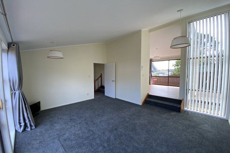 Photo of property in 1/6 Clare Place, Glenfield, Auckland, 0629