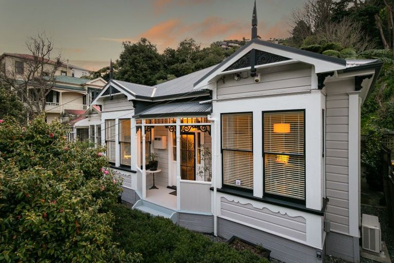 Photo of property in 84 Glenmore Street, Northland, Wellington, 6012