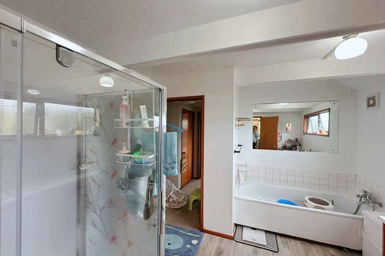 Photo of property in 2/16 Manutara Avenue, Forrest Hill, Auckland, 0620