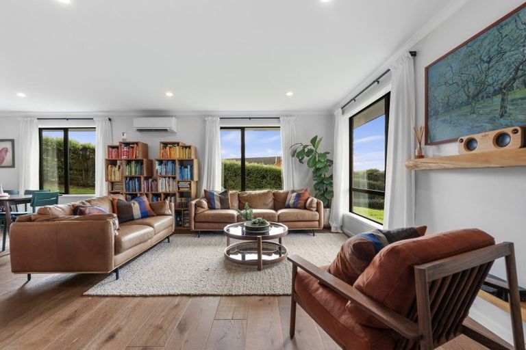 Photo of property in 5 Gavinike Place, Waimauku, 0812