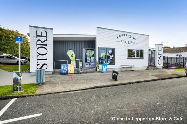 Photo of property in 513 Richmond Road, Lepperton, New Plymouth, 4373