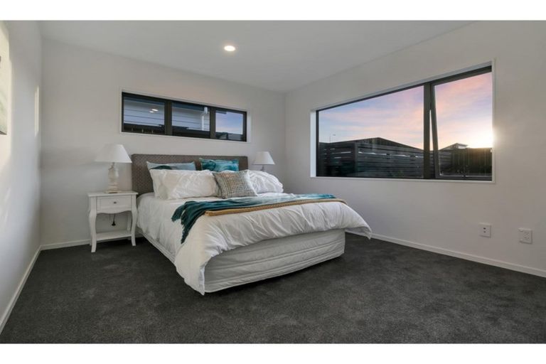 Photo of property in 36 Lumbarda Drive, Kumeu, 0810