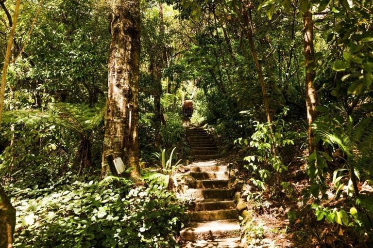 Photo of property in 8a Francis Bell Grove, Lowry Bay, Lower Hutt, 5013