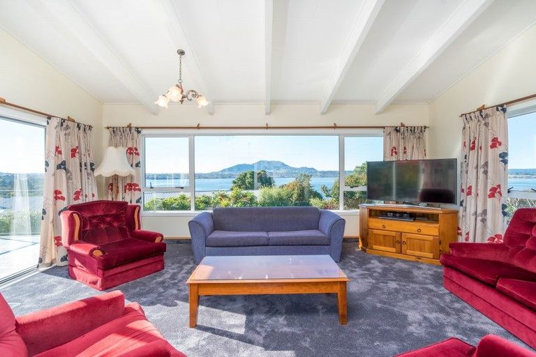 Photo of property in 22 Scenic Heights, Acacia Bay, Taupo, 3330