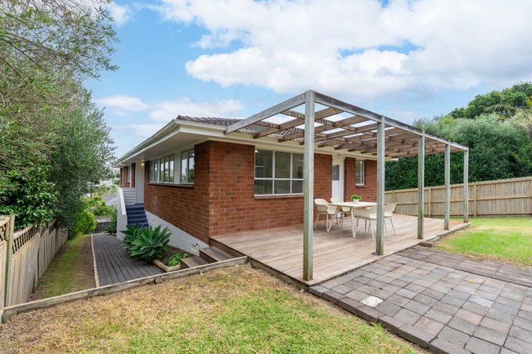 Photo of property in 1 Phillip Parade, Forrest Hill, Auckland, 0620