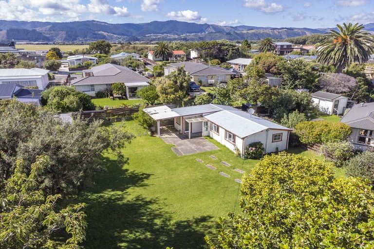 Photo of property in 71 Bluegum Road, Paraparaumu Beach, Paraparaumu, 5032