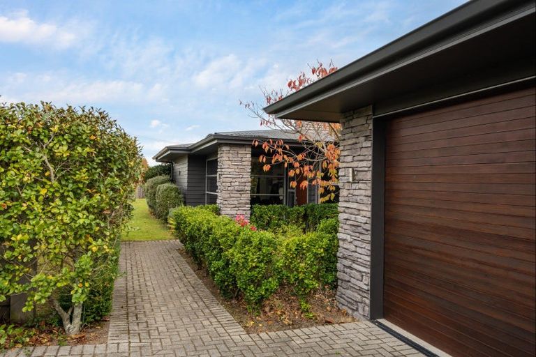 Photo of property in 1 Pukenamu Road, Rainbow Point, Taupo, 3330