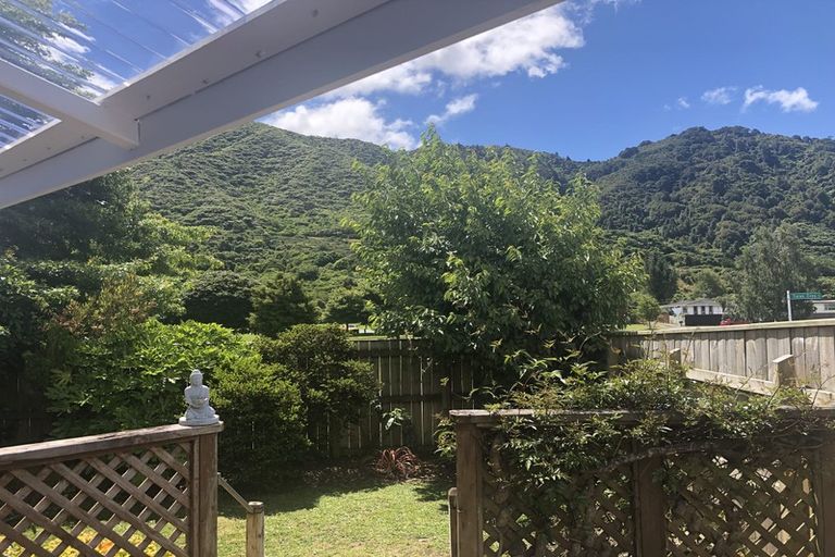 Photo of property in 6a Laredo Grove, Totara Park, Upper Hutt, 5018