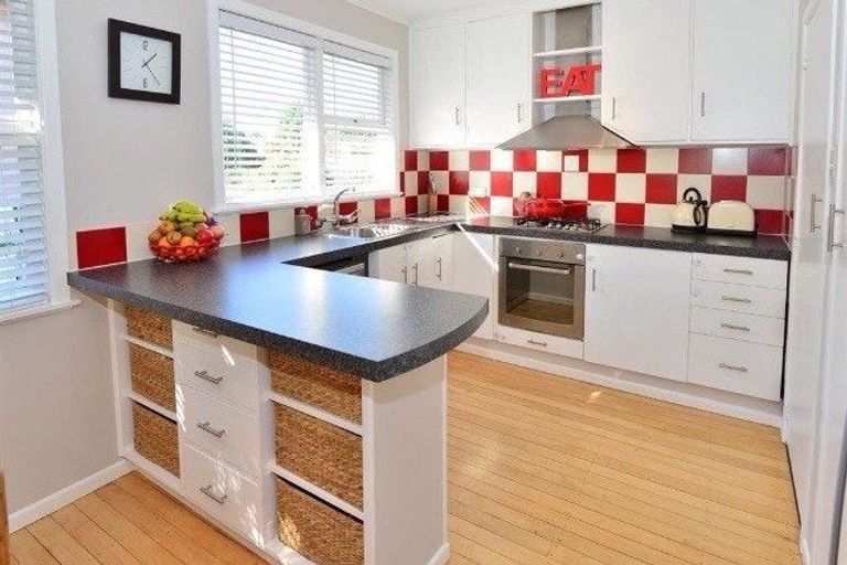 Photo of property in 17 Springtime Crescent, Stanmore Bay, Whangaparaoa, 0932