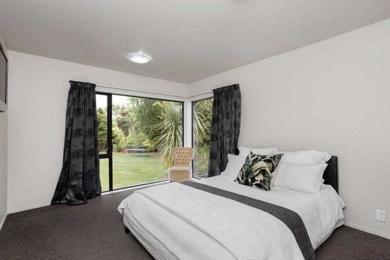 Photo of property in 18 Selkirk Place, Marshland, Christchurch, 8051