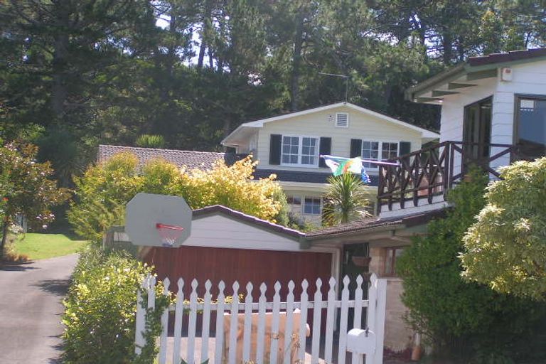 Photo of property in 64 Ravenwood Drive, Forrest Hill, Auckland, 0620