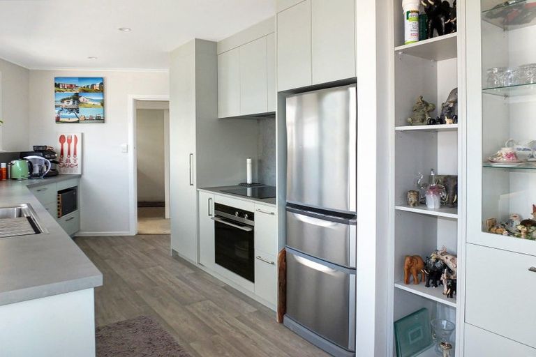 Photo of property in 16 Mark Perreau Place, Foxton, 4814