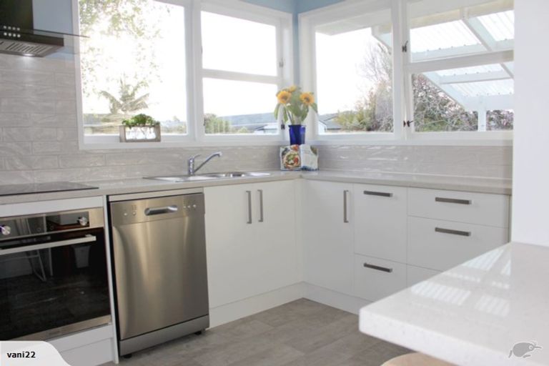 Photo of property in 37a Hatton Road, Orewa, 0931