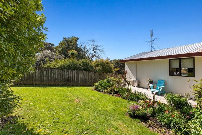 Photo of property in 28 Kotinga Avenue, Glen Eden, Auckland, 0602