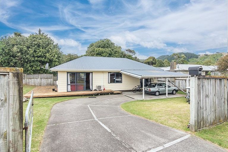 Photo of property in 142 Arawhata Road, Paraparaumu, 5032