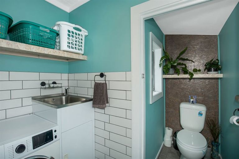 Photo of property in 1/275 Great North Road, Henderson, Auckland, 0612