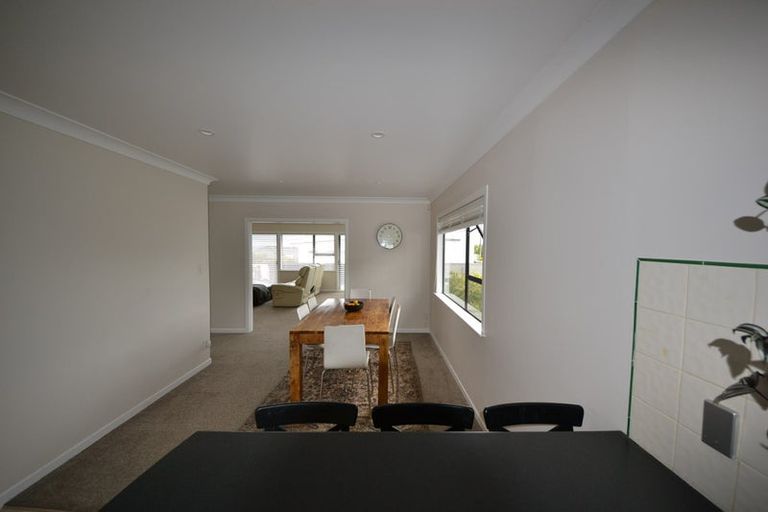 Photo of property in 2/42 Aberdeen Road, Campbells Bay, Auckland, 0620