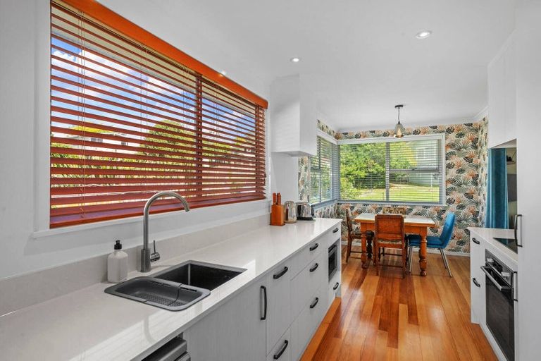 Photo of property in 25 Felgrove Street, Glendene, Auckland, 0602