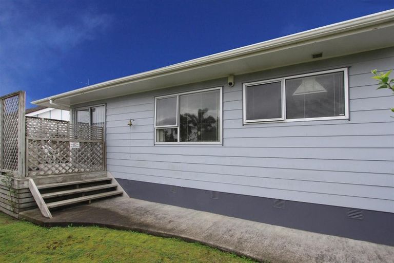 Photo of property in 1 Edgewater Grove, Orewa, 0931