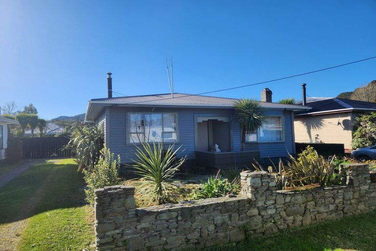 Photo of property in 32 Inverness Street, Dunollie, Runanga, 7803